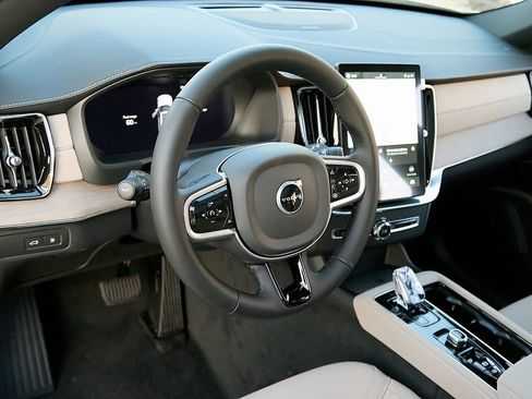 New 2026 Volvo XC90 T8 Plus w/ Protection Package Premier image 11