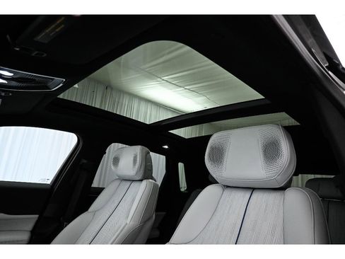 Used 2024 Cadillac Lyriq Luxury RWD image 12
