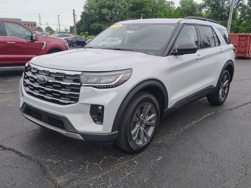 New 2026 Ford Explorer Active w/ Active Comfort Package AWD/4WD image 6