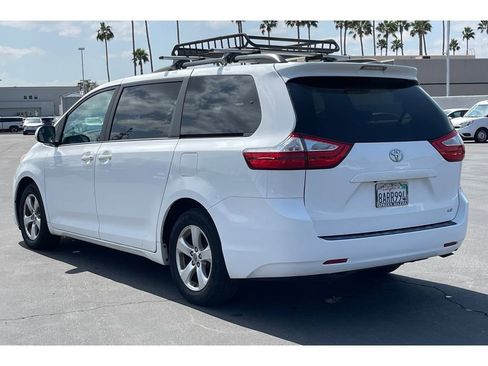 Used 2017 Toyota Sienna LE FWD image 4
