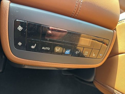 Used 2025 Nissan Pathfinder Platinum image 14