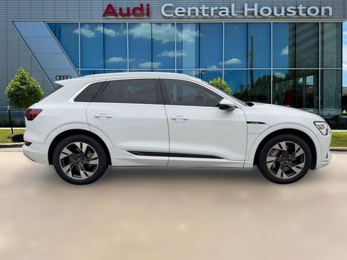 Used 2022 Audi e-tron Premium w/ Interior Protection Package image 8
