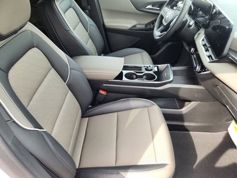 New 2026 Chevrolet Equinox LT w/ Convenience Package II image 12