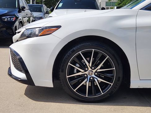 Used 2022 Toyota Camry SE FWD image 10