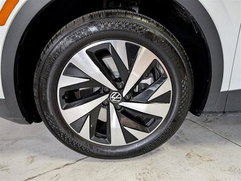 Used 2023 Volkswagen ID.4 Pro image 12