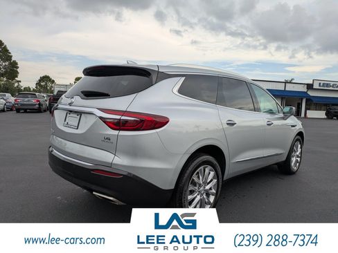 Used 2020 Buick Enclave Essence w/ Sound and Sites Package FWD image 3