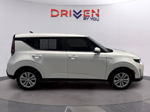 Used 2023 Kia Soul LX FWD image 6