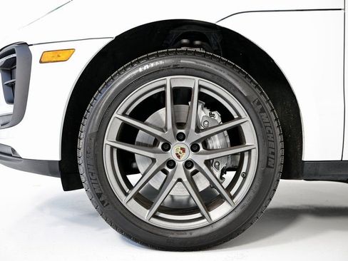 Certified 2025 Porsche Macan image 11