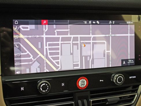 Used 2025 Porsche Macan image 25