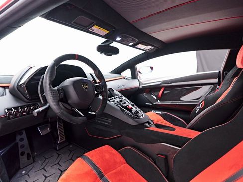 Used 2019 Lamborghini Aventador SVJ image 2