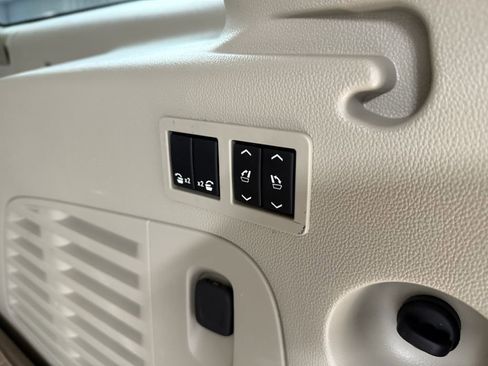 Used 2017 GMC Yukon XL Denali image 35