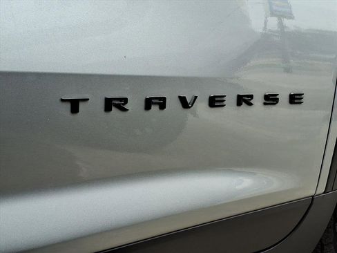 Used 2024 Chevrolet Traverse Z71 image 9