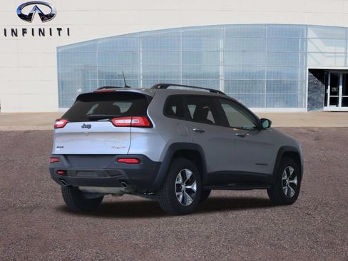 Used 2018 Jeep Cherokee Trailhawk AWD/4WD image 53