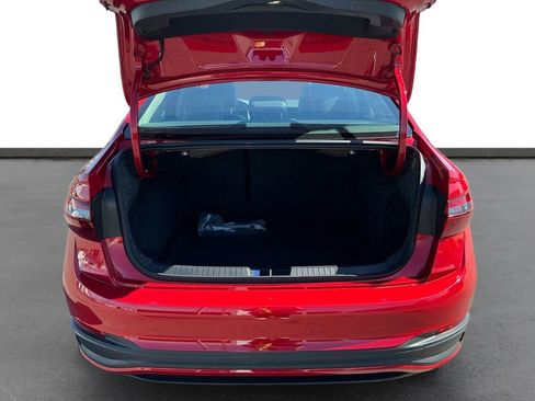 Used 2025 Volkswagen Jetta SE w/ Sunroof Package image 24