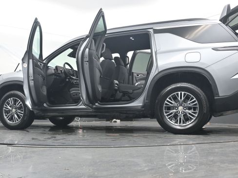 Certified 2025 Chevrolet Traverse LT image 45