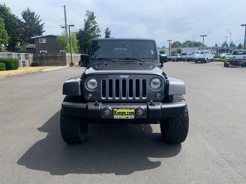 Used 2018 Jeep Wrangler Unlimited Sahara w/ Connectivity Group AWD/4WD image 8