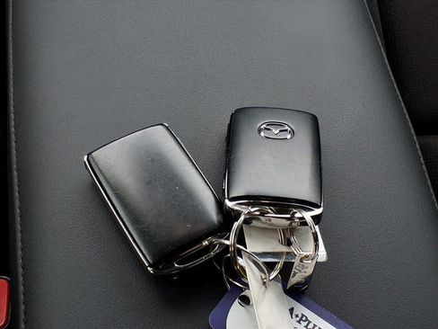 Used 2021 MAZDA MAZDA3 s image 30