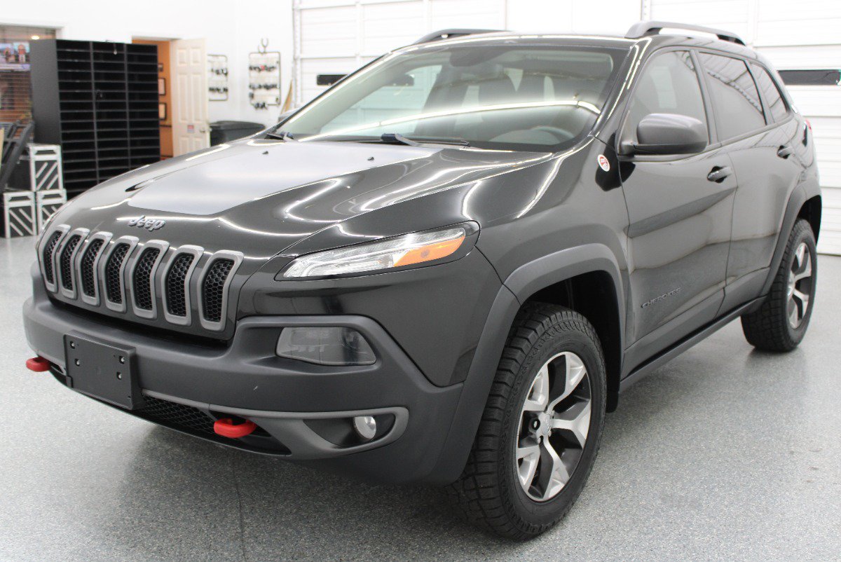 Used 2015 Jeep Cherokee Trailhawk AWD/4WD image 3