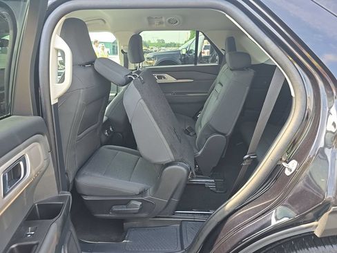Used 2025 Ford Explorer Active AWD/4WD image 3