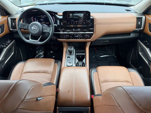 Used 2024 Nissan Pathfinder Platinum AWD/4WD image 13