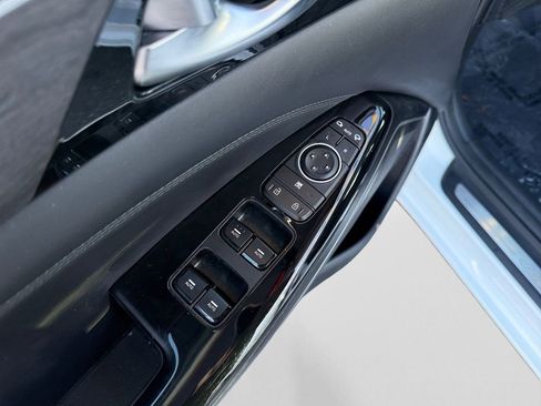 Used 2020 Kia Cadenza Limited image 12