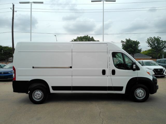 Used 2025 RAM ProMaster 2500 w/ Convenience Group FWD image 4