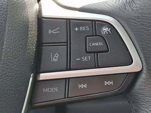 Certified 2025 Toyota Sienna XLE FWD image 24