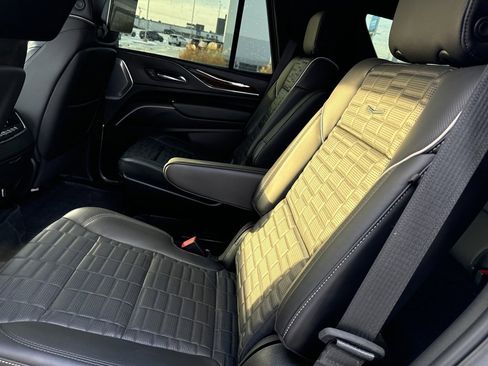 Used 2023 Cadillac Escalade Sport Platinum w/ LPO, ONYX Package image 7