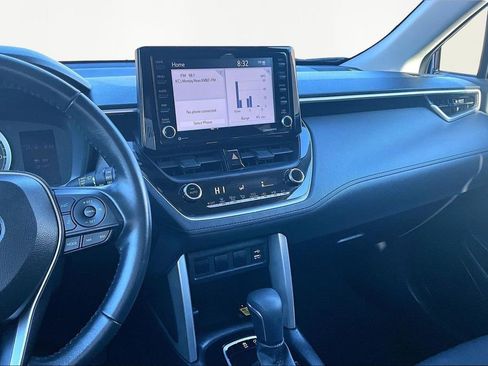 Used 2022 Toyota Corolla Cross LE image 6