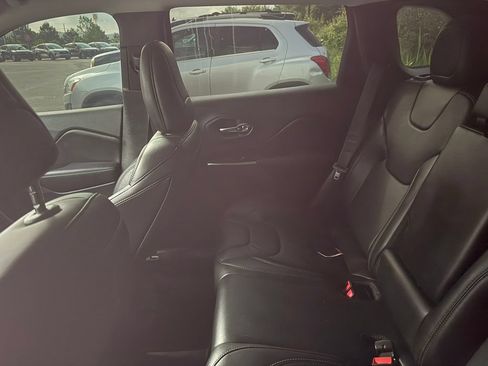Used 2020 Jeep Cherokee Limited AWD/4WD image 9