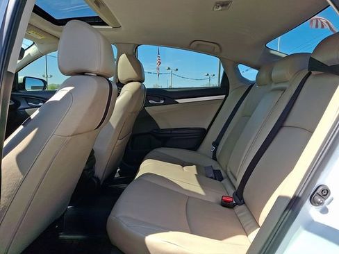 Used 2019 Honda Civic Touring image 10