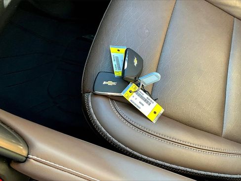 Used 2024 Chevrolet Suburban High Country image 32