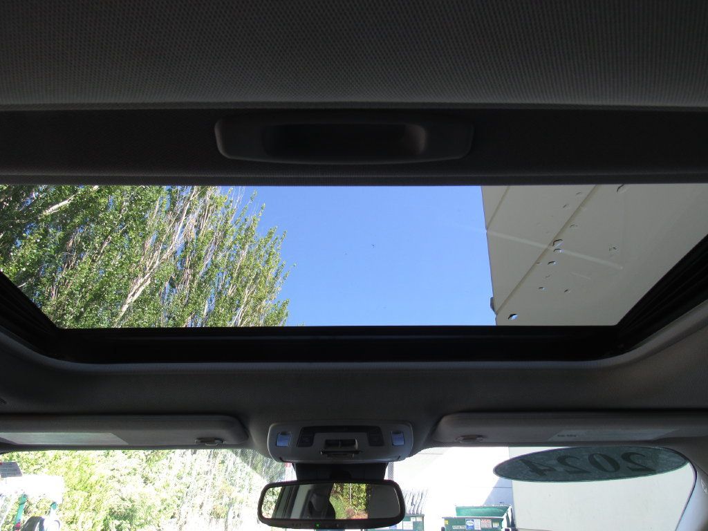 Certified 2024 Toyota Sienna XLE FWD image 30