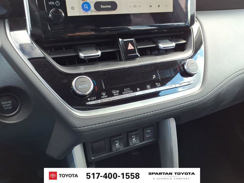 Used 2025 Toyota Corolla Cross XLE AWD/4WD image 22