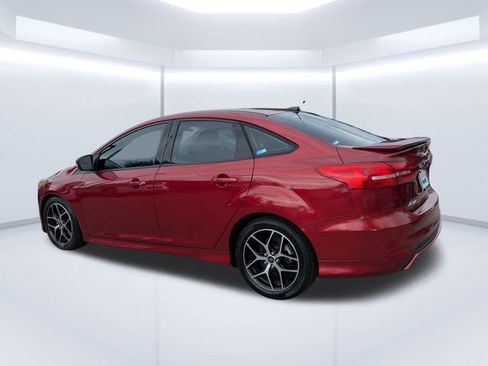 Used 2015 Ford Focus SE w/ SE Sport Package FWD image 6