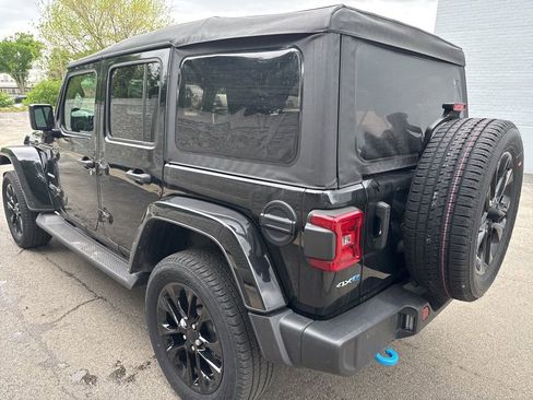 Used 2023 Jeep Wrangler Unlimited Sahara w/ Cold Weather Group AWD/4WD image 5