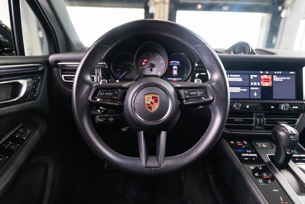 Certified 2024 Porsche Macan S AWD/4WD image 32