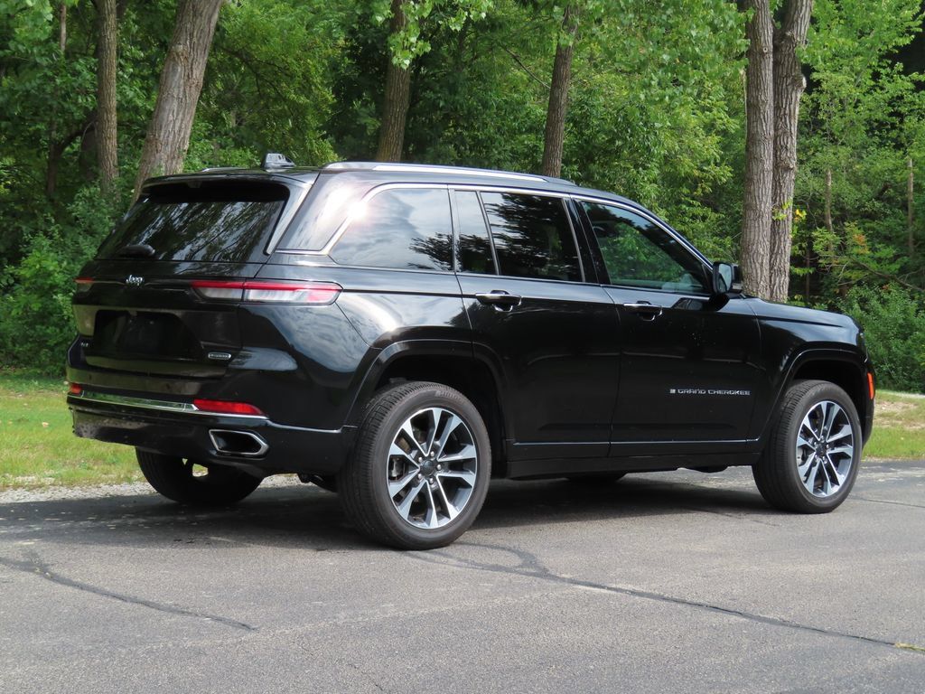 Used 2022 Jeep Grand Cherokee Overland w/ Luxury Tech Group IV AWD/4WD image 3