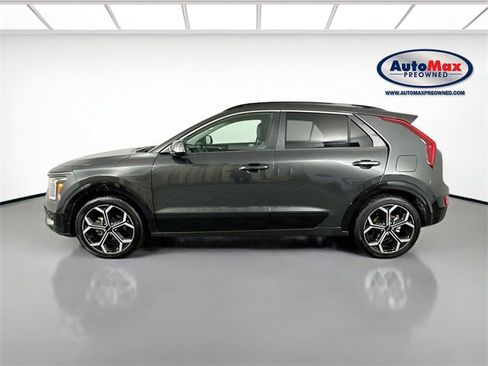 Used 2023 Kia Niro EX Touring image 9