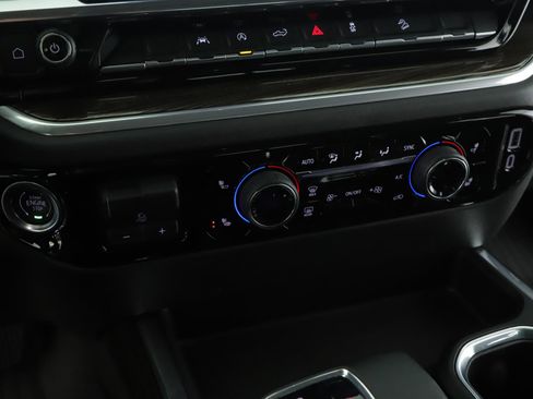 Used 2025 Chevrolet Silverado 1500 LT Trail Boss w/ Convenience Package II AWD/4WD image 16