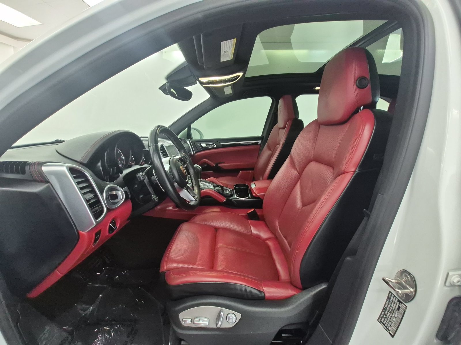 Used 2017 Porsche Cayenne Platinum Edition AWD/4WD image 5