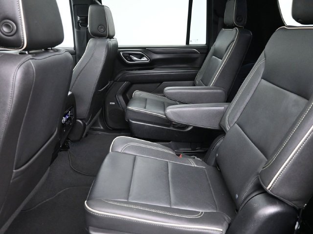 Used 2023 GMC Yukon XL SLT w/ Max Trailering Package AWD/4WD image 18