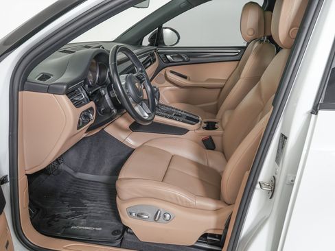 Used 2021 Porsche Macan image 14