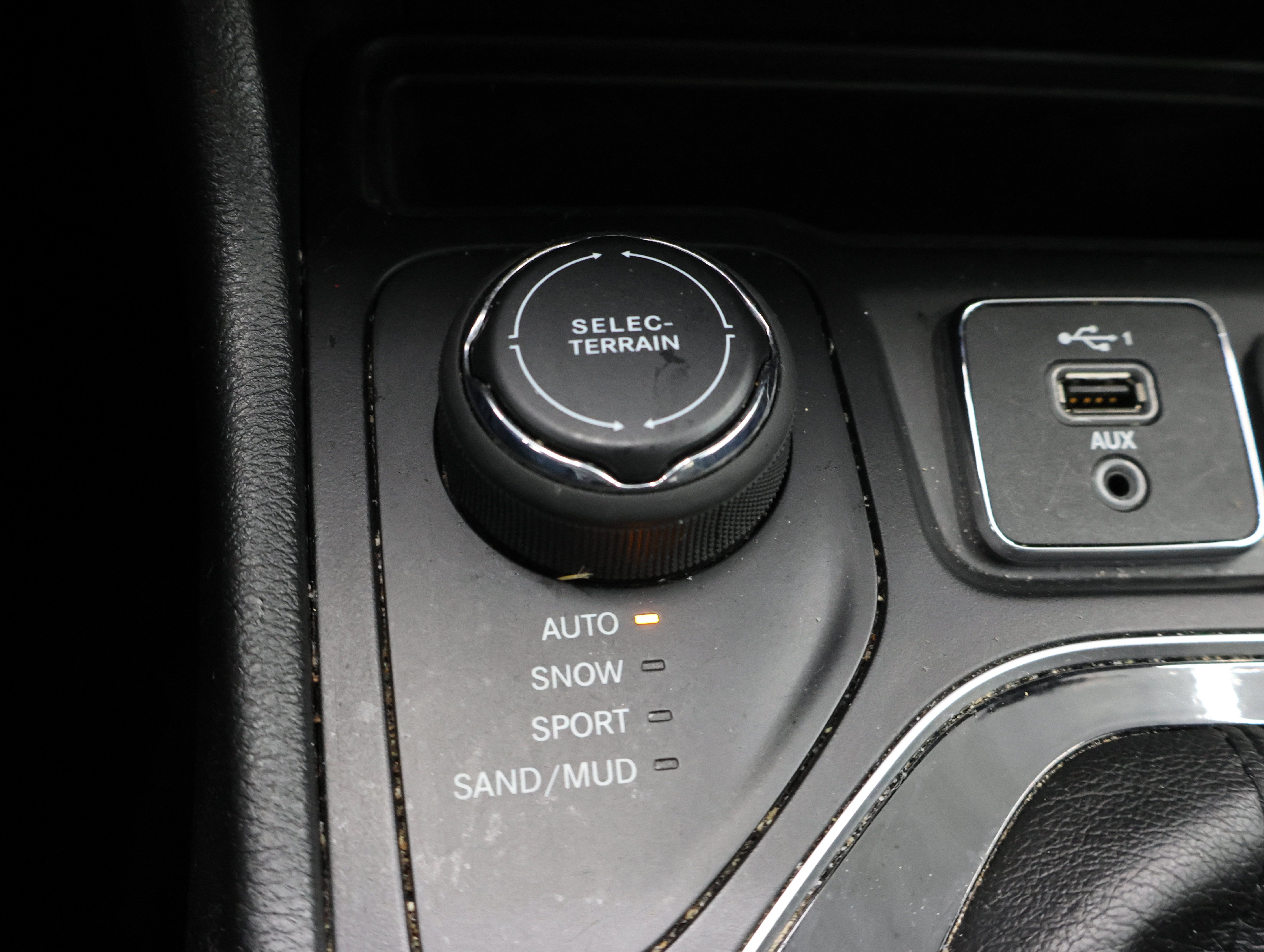 Used 2019 Jeep Cherokee Limited w/ Trailer Tow Group AWD/4WD image 47
