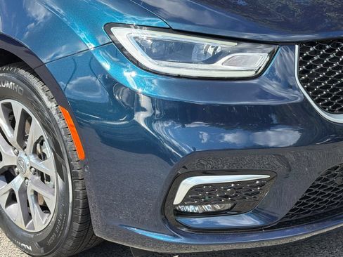 Used 2023 Chrysler Pacifica Pinnacle FWD image 11
