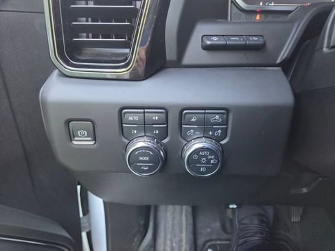 Used 2024 GMC Sierra 2500 AT4 w/ AT4 Premium Plus Package AWD/4WD image 20