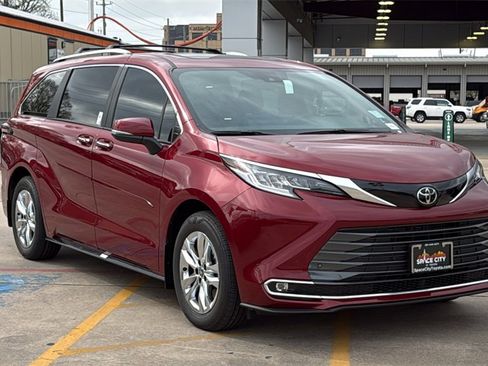 New 2026 Toyota Sienna Limited image 7