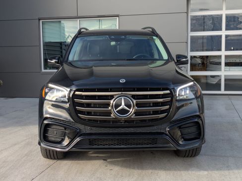 Used 2024 Mercedes-Benz GLS 450 4MATIC image 2