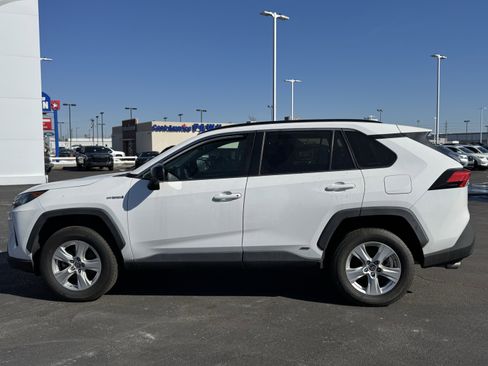 Used 2021 Toyota RAV4 LE image 13