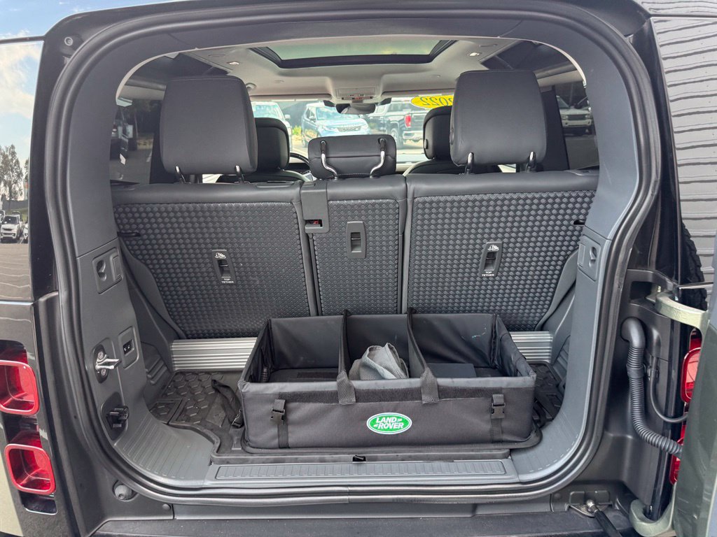 Certified 2022 Land Rover Defender 90 X-Dynamic HSE AWD/4WD image 19